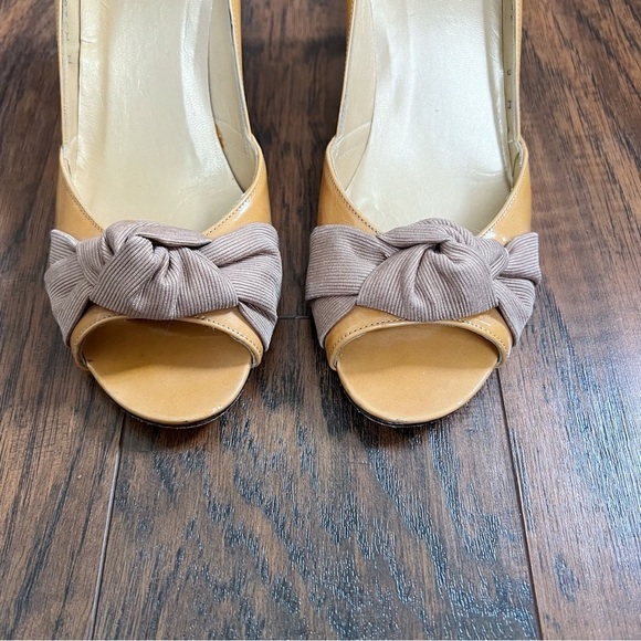 Stuart Weitzman • Turalu pumps heels tan patent leather grosgrain knot peep toe - Picture 4 of 12